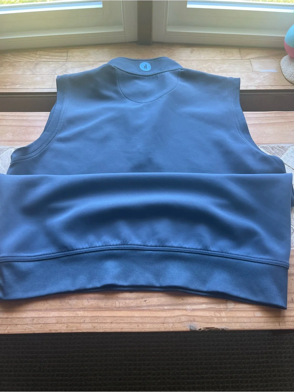 johnnie-O Men’s Blue Solid 1/4 Zip Mock Neck Sleeveless Golf/Surfer Vest M # 349